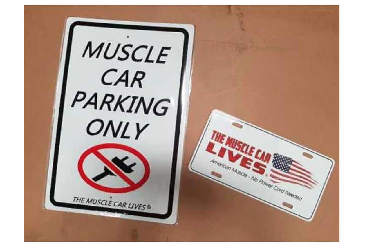 (D) Muscle Car street sign & Lic Plate Set
